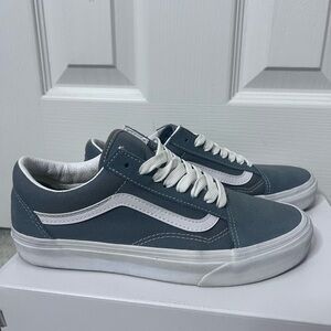 Vans Old Skool Sneakers – Women’s Size
8